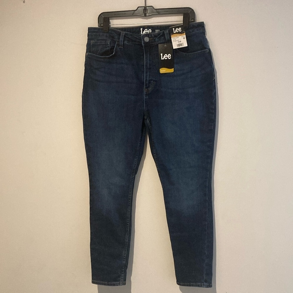 Lee women’s high rise slim fit skinny 14 m NWT dark wash Heritage style